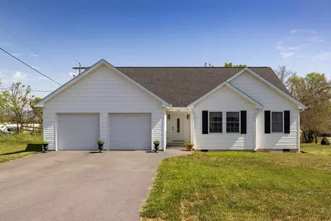 672 Elm St, Broadway, VA 22815