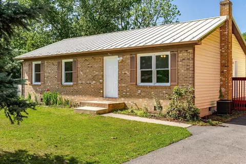 605 13th St, Grottoes, VA 24441