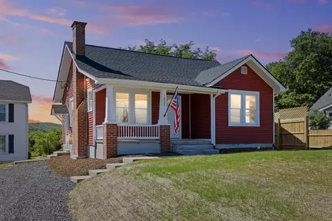 1932 Lyndhurst Rd, Waynesboro, VA 22980