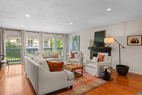 305 NW 2nd St NW #A, Charlottesville, VA 22902