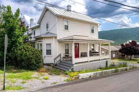 104 Dogwood Dr, Franklin, WV 26807