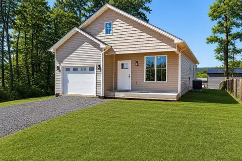 487 Pocahontas Ave, Shenandoah, VA 22849