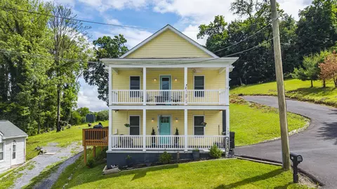 120 W Gay St W, Staunton, VA 24401