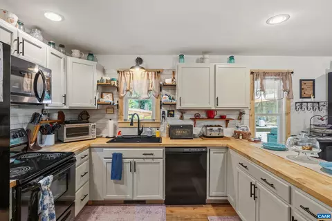 Kitchen - 1426 Firehouse Rd, Buckingham, VA 23921 photo 6 of 8