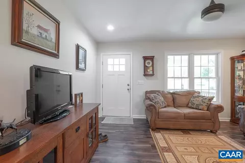 Entry Way - 4336 Hells Bend Rd, Palmyra, VA 22963 photo 3 of 3