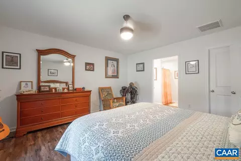 Bedroom - 4336 Hells Bend Rd, Palmyra, VA 22963 photo 2 of 5