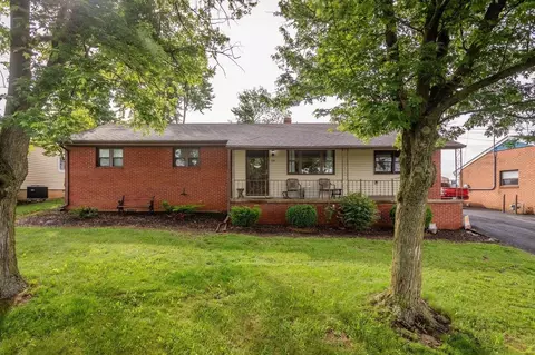 220 Rockingham Dr, Harrisonburg, VA 22802