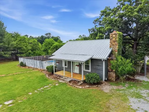 1296 New Hope Rd, Staunton, VA 24401