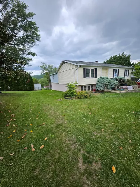 6140 W Donnagail Dr W, Penn Laird, VA 22846