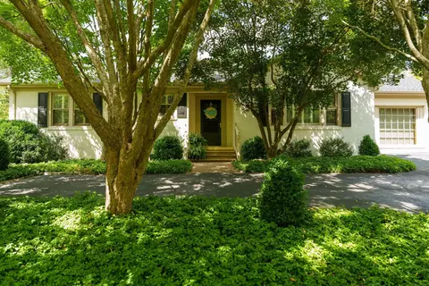 1434 Dogwood Rd, Staunton, VA 24401