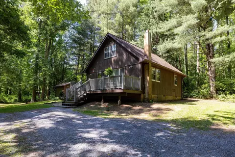 971 Shipyard Rd, Shenandoah, VA 22849
