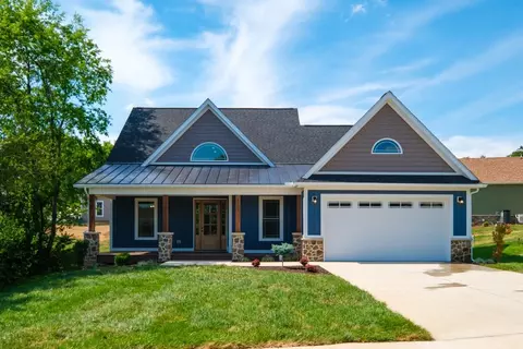 2509 Forest Dr, Waynesboro, VA 22980