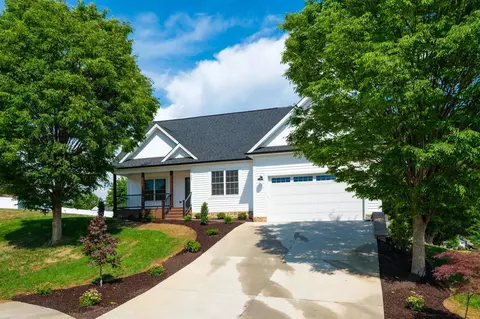 1005 High Point Ct, Waynesboro, VA 22980