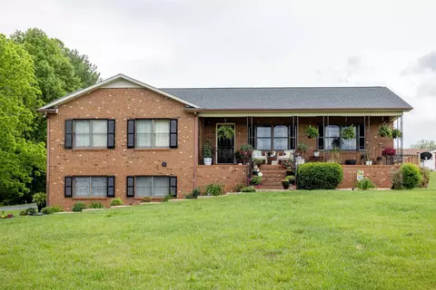 11 Meadowbrook Dr, Stuarts Draft, VA 24477