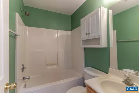 Bath - 1103 Druid Ave #E, Charlottesville, VA 22902 photo 3 of 4
