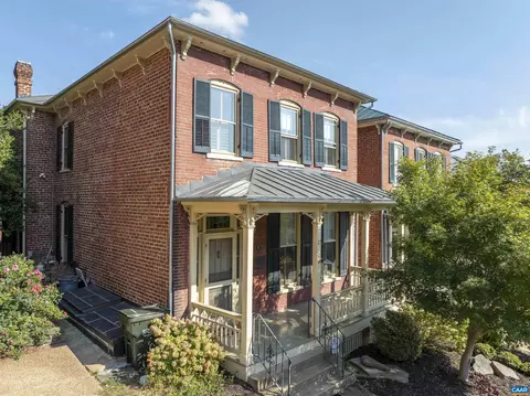 17 N Washington St N, Staunton, VA 24401