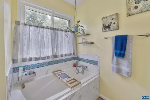 Bath - 137 Jefferson Dr, Palmyra, VA 22963 photo 2 of 4