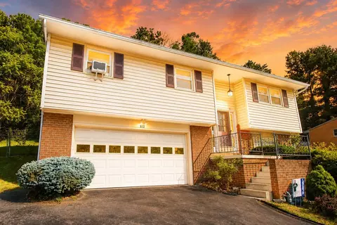 812 N Coalter St N, Staunton, VA 24401