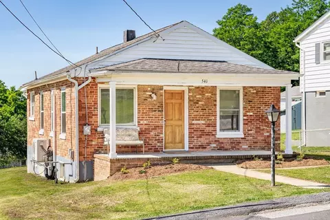 541 Hull St, Staunton, VA 24401