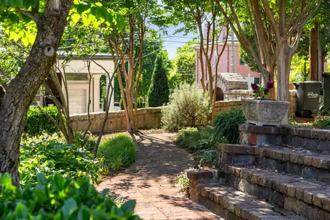 305 E Beverley St, Staunton, VA 24401 photo 69