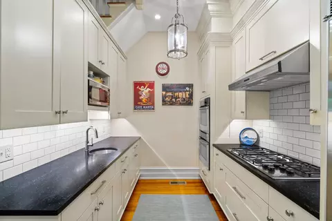 305 E Beverley St, Staunton, VA 24401 photo 26
