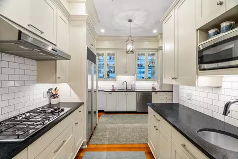 305 E Beverley St, Staunton, VA 24401 photo 28
