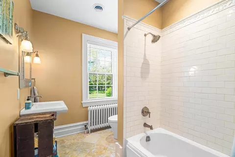 305 E Beverley St, Staunton, VA 24401 photo 54