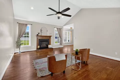 14 Old Oak Dr, Stuarts Draft, VA 24477 photo 8