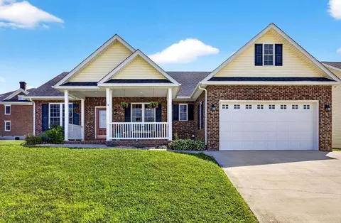 14 Old Oak Dr, Stuarts Draft, VA 24477