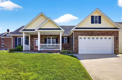 14 Old Oak Dr, Stuarts Draft, VA 24477