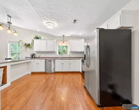 Kitchen - 47 S Fork Dr S, Louisa, VA 23093 photo 3 of 5