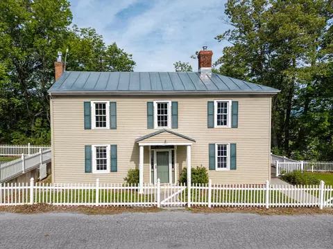 727 S Main St S, Mount Crawford, VA 22841
