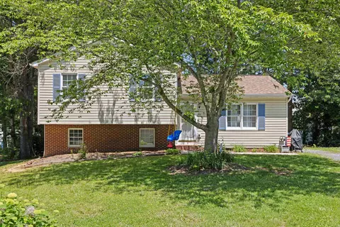 16 Kingston Ct, Stuarts Draft, VA 24477