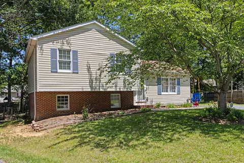16 Kingston Ct, Stuarts Draft, VA 24477