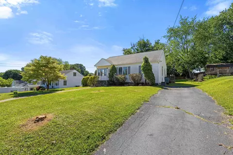 303 Devon Rd, Staunton, VA 24401 photo 2