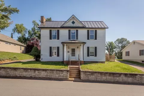 420 W Spring St W, Woodstock, VA 22664