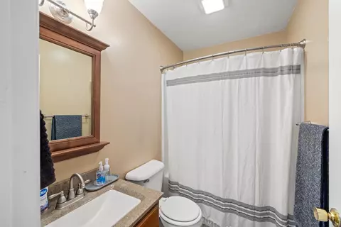 Bath - 3087 Declaration Dr, Broadway, VA 22815 photo 3 of 6