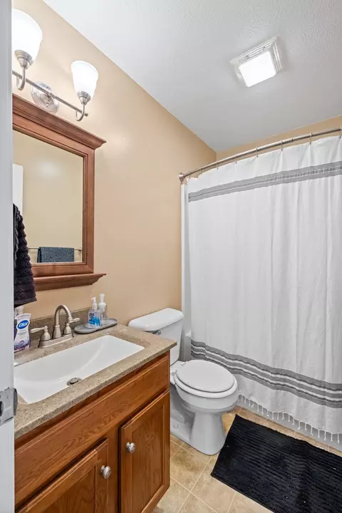Bath - 3087 Declaration Dr, Broadway, VA 22815 photo 4 of 6