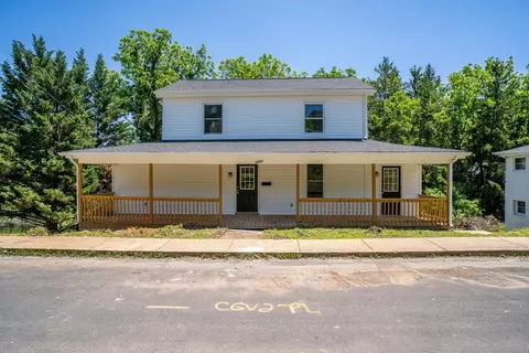 1201 Burnett St, Staunton, VA 24401