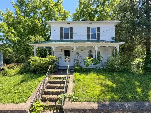 1208 W Beverly St W, Staunton, VA 24401