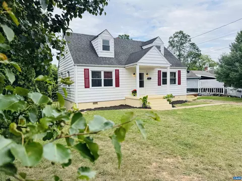 1607 Skymont Cr, Staunton, VA 24401
