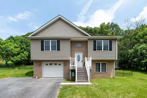 2275 Raphine Rd, Raphine, VA 24472