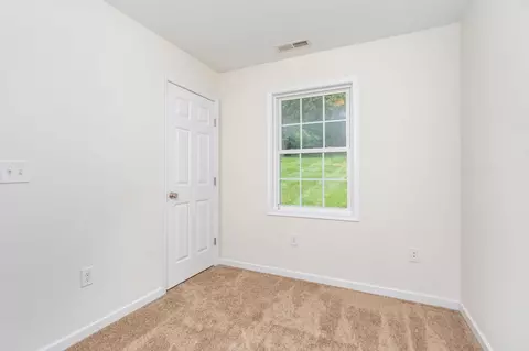 Bedroom - 2275 Raphine Rd, Raphine, VA 24472 photo 7 of 9