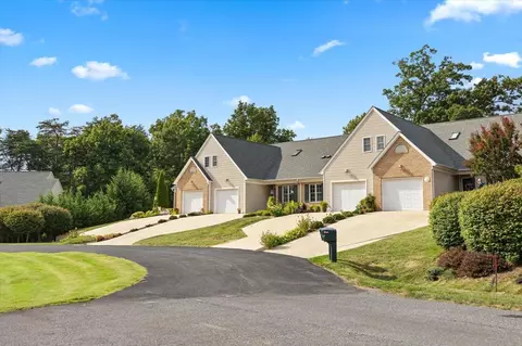 35 Hickory Nut Ln, Staunton, VA 24401