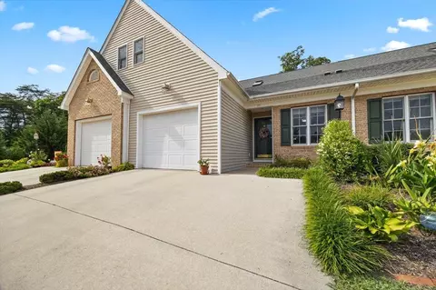 35 Hickory Nut Ln, Staunton, VA 24401