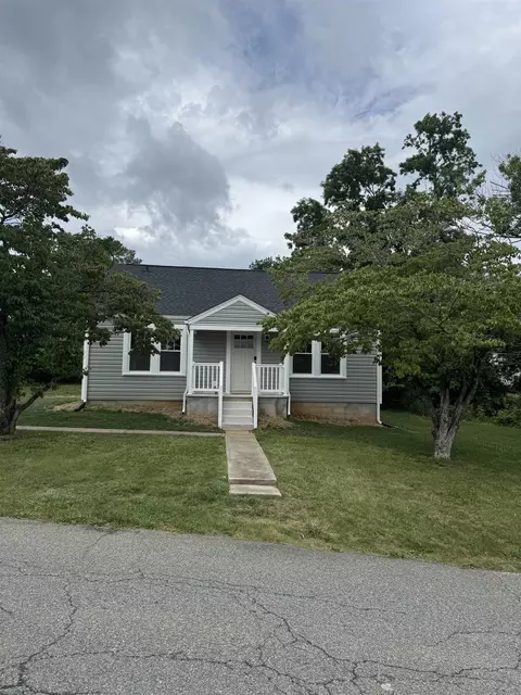 102 Wayne Ave, Staunton, VA 24401