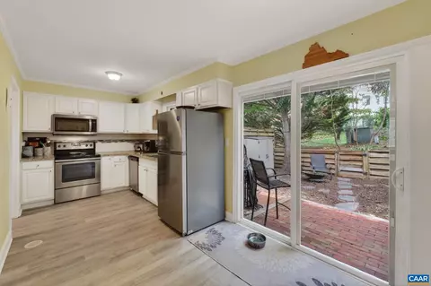 15 Georgetown Grn, Charlottesville, VA 22901