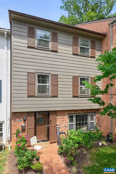 15 Georgetown Grn, Charlottesville, VA 22901