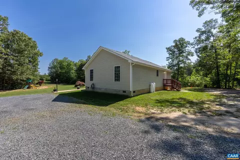 Exterior - 115 Windsor Pl, Buckingham, VA 23921 photo 6 of 13