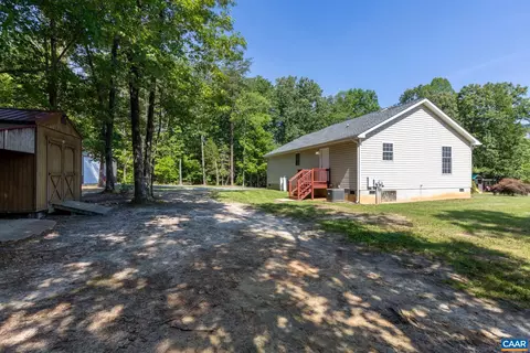 Exterior - 115 Windsor Pl, Buckingham, VA 23921 photo 7 of 13
